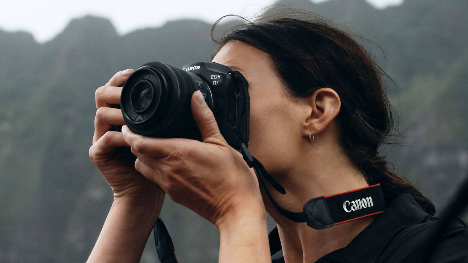 Canon EOS R7 Mirrorless Camera Canon EOS R7 Mirrorless Camera