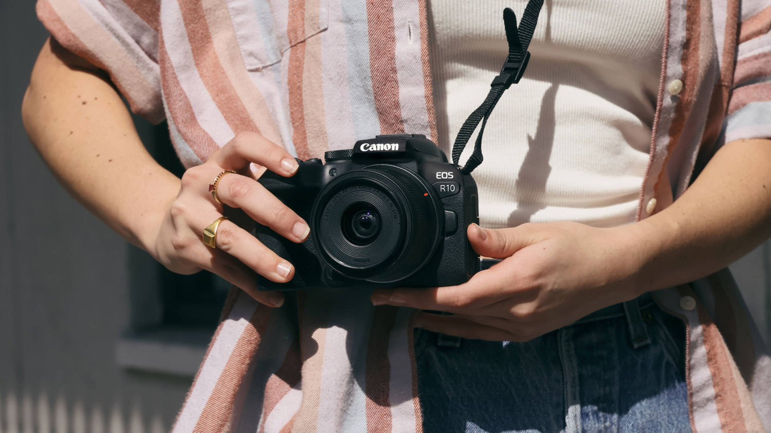 Canon EOS R10 Mirrorless Camera Canon EOS R10 Mirrorless Camera