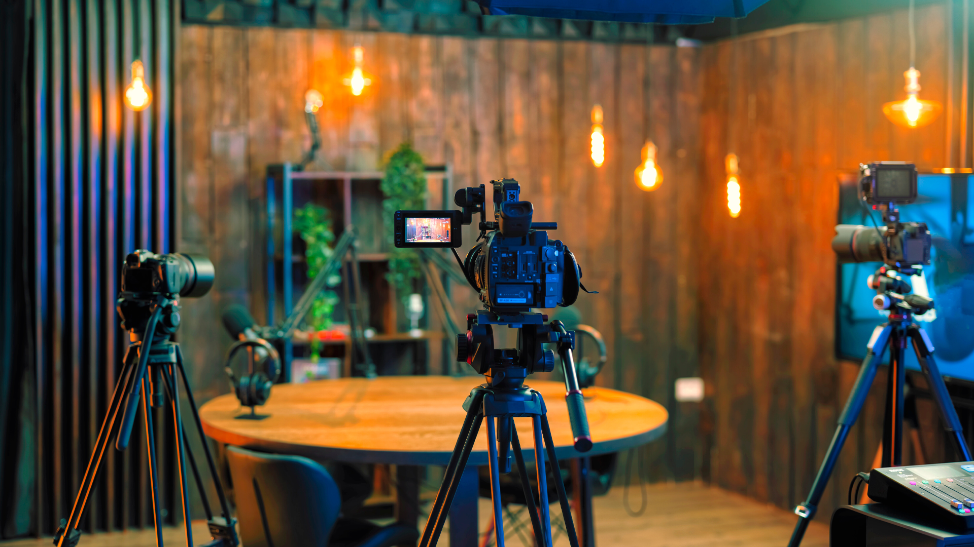 Multi-camera setup for shooting a video podcast Multi-camera setup for shooting a video podcast