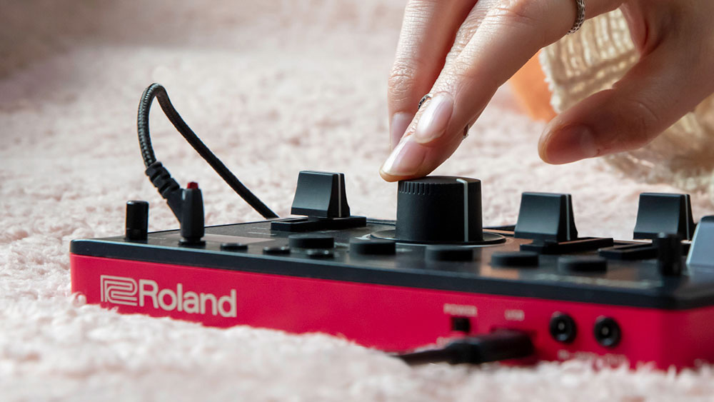 Roland AIRA Compact E-4 Voice Tweaker Roland AIRA Compact E-4 Voice Tweaker