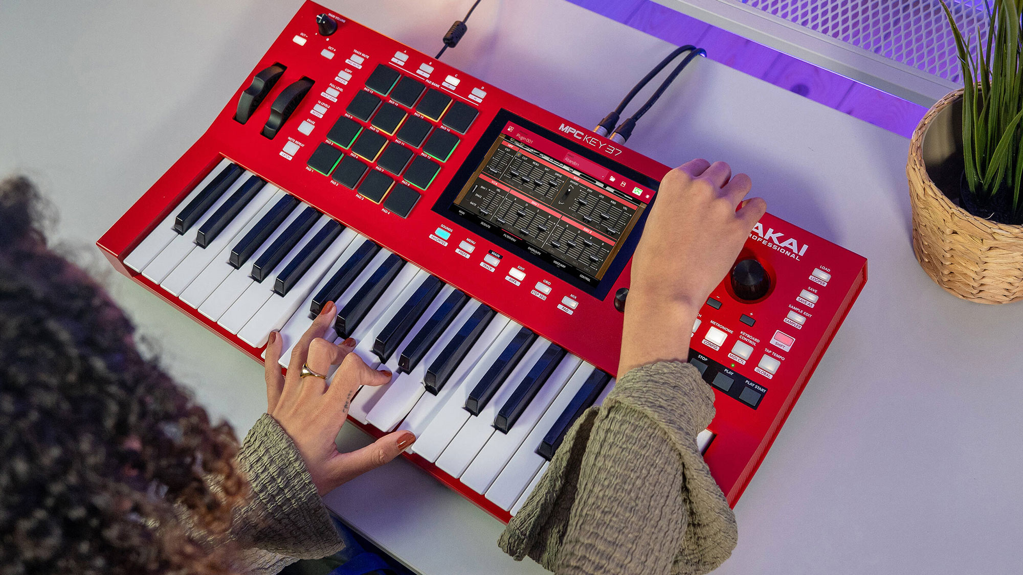 Akai Professional MPC Key 37 Standalone Keyboard Workstation with Sampler and Sequencer Akai Professional MPC Key 37 Standalone Keyboard Workstation with Sampler and Sequencer