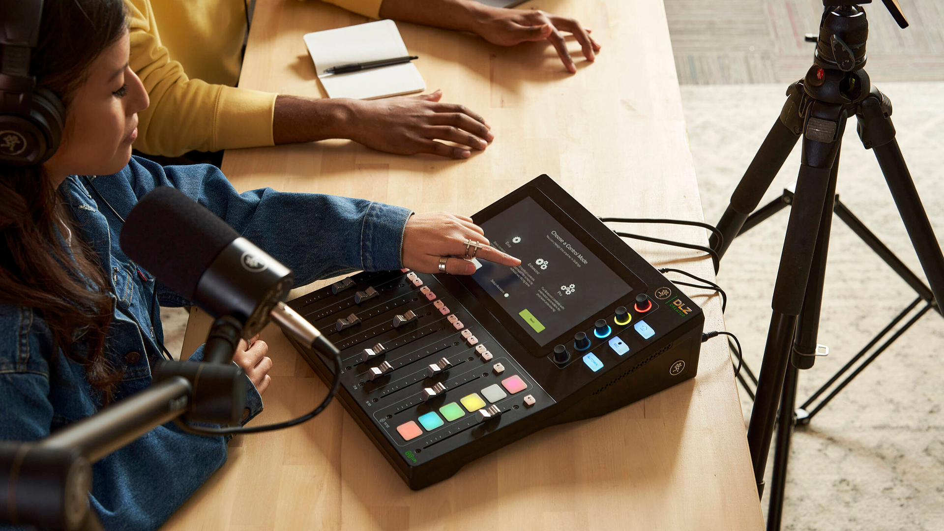 Mackie DLZ Creator Adaptive Digital Mixer with Mix Agent Technology