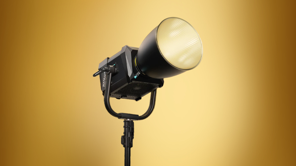 Nanlux Evoke 2400B Bicolor LED Spotlight Nanlux Evoke 2400B Bicolor LED Spotlight