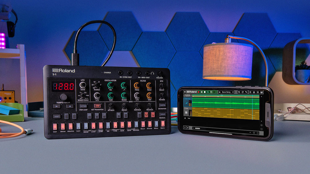 Roland AIRA Compact S-1 Tweak Synth Polyphonic Synthesizer Roland AIRA Compact S-1 Tweak Synth Polyphonic Synthesizer